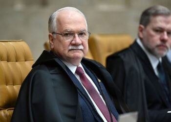 Fachin diz que STF vai ‘cortar’ penduricalhos proibidos pela Corte