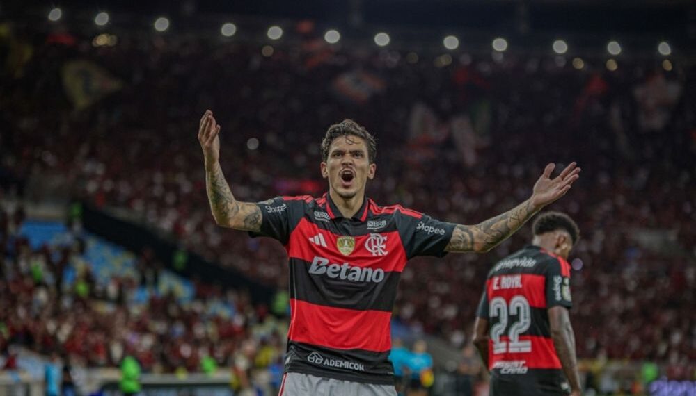 Flamengo bate Vitória por 2 a 1 na Copa do Brasil