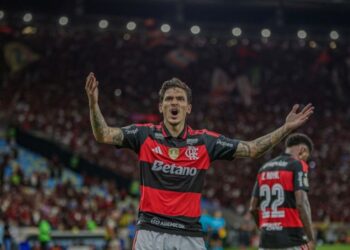 Flamengo bate Vitória por 2 a 1 na Copa do Brasil
