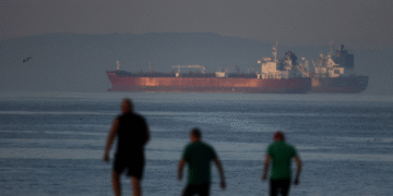 Entenda a Operação Louva-a-Deus e as raízes da tensão naval entre Washington e Teerã