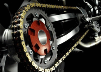 Prazos de manutenção da relação: como limpar, lubrificar e ajustar a folga da corrente da moto