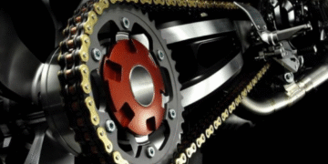 Prazos de manutenção da relação: como limpar, lubrificar e ajustar a folga da corrente da moto