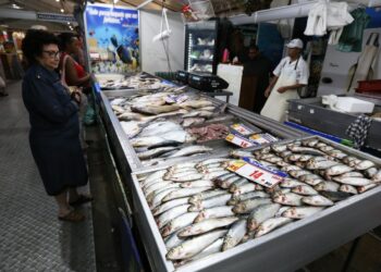 Movimentação intensa no Mercado Municipal de Campinas para a Sexta-feira Santa