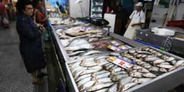 Movimentação intensa no Mercado Municipal de Campinas para a Sexta-feira Santa