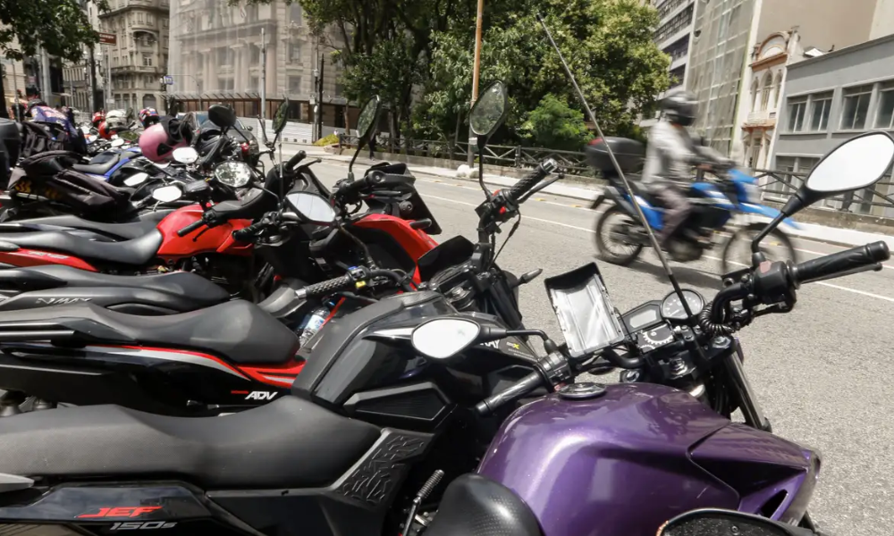 Prazos de manutenção da relação: como limpar, lubrificar e ajustar a folga da corrente da moto