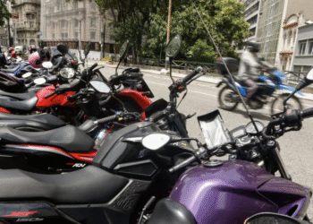 Prazos de manutenção da relação: como limpar, lubrificar e ajustar a folga da corrente da moto