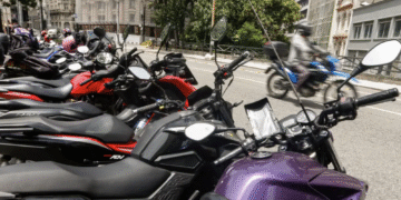 Prazos de manutenção da relação: como limpar, lubrificar e ajustar a folga da corrente da moto