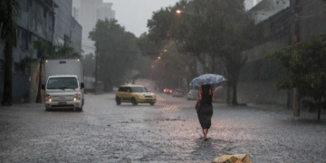 Distância de frenagem na chuva: por que aumenta e como frear com segurança