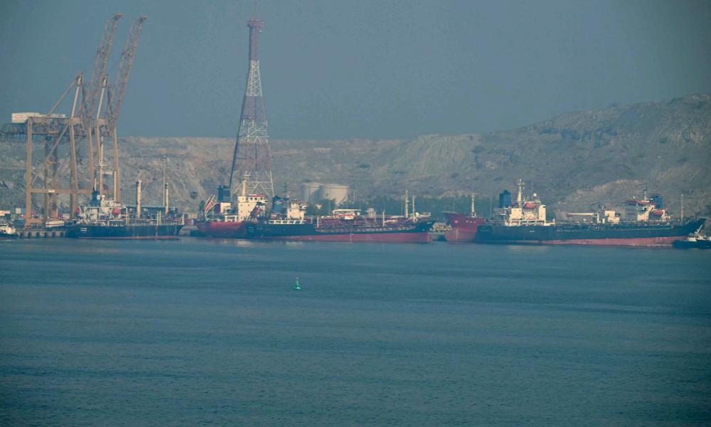 Irã endurece postura sobre Ormuz e tornará alvo qualquer navio que se aproximar da região