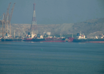 Irã endurece postura sobre Ormuz e tornará alvo qualquer navio que se aproximar da região