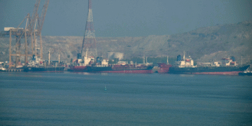 Irã endurece postura sobre Ormuz e tornará alvo qualquer navio que se aproximar da região
