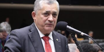 Líder do governo na Câmara, José Guimarães assume a Secretaria de Relações Institucionais