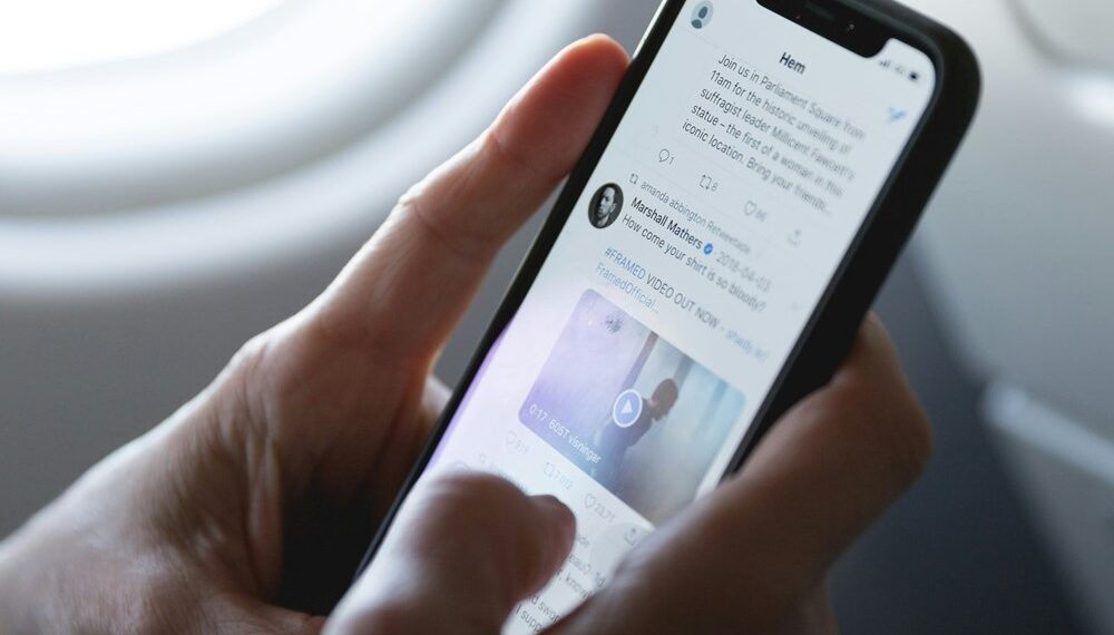 Tudo sobre o melhor celular IP68 para levar para a praia e como a proteção funciona