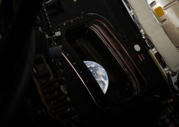 Sobrevoo da Lua: astronautas da Artemis II iniciam viagem de retorno à Terra