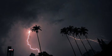 Tempestade em Campinas: 220 raios registrados em uma hora