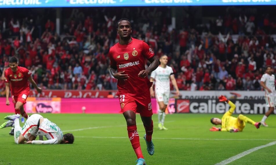 Toluca denuncia ataques racistas contra brasileiro Helinho