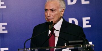 Temer exalta legado de seu governo em fala na APM: ‘Nós entregamos o país em ordem’