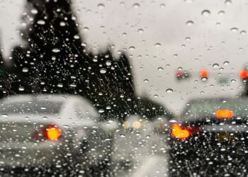 Guia para dirigir à noite com chuva: visibilidade e segurança