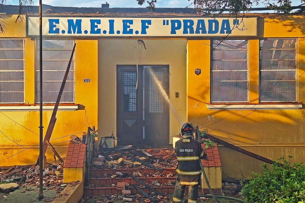 Alunos da Escola Prada retomam aulas após incêndio em prédio histórico de Limeira