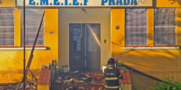 Alunos da Escola Prada retomam aulas após incêndio em prédio histórico de Limeira