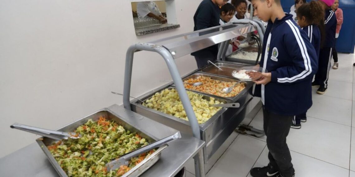 Prefeitura de Campinas vai multar fornecedora por excesso de gordura em carne da merenda e aciona MP