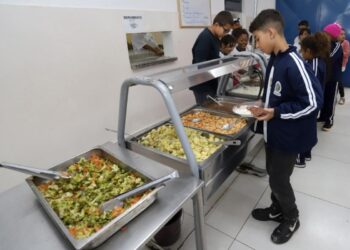 Prefeitura de Campinas vai multar fornecedora por excesso de gordura em carne da merenda e aciona MP