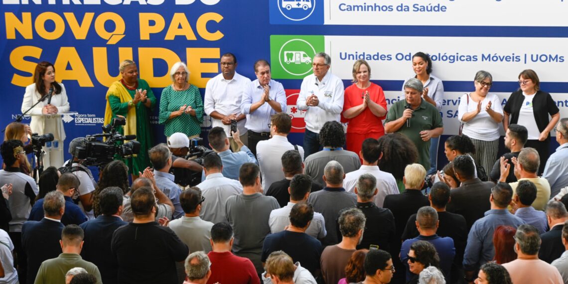 Wandão pede supercomputador de R$ 3 bilhões para Campinas durante entrega de ambulâncias com Padilha