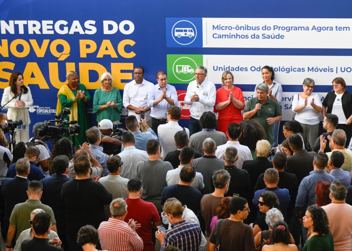 Wandão pede supercomputador de R$ 3 bilhões para Campinas durante entrega de ambulâncias com Padilha