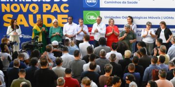 Wandão pede supercomputador de R$ 3 bilhões para Campinas durante entrega de ambulâncias com Padilha