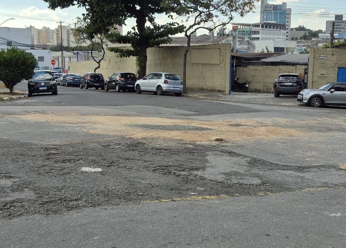 Prefeitura cumpre promessa e recupera pista que afundou no Jardim do Trevo