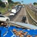 Caminhão tomba na SP-101 e bloqueia trânsito entre Campinas e Monte Mor