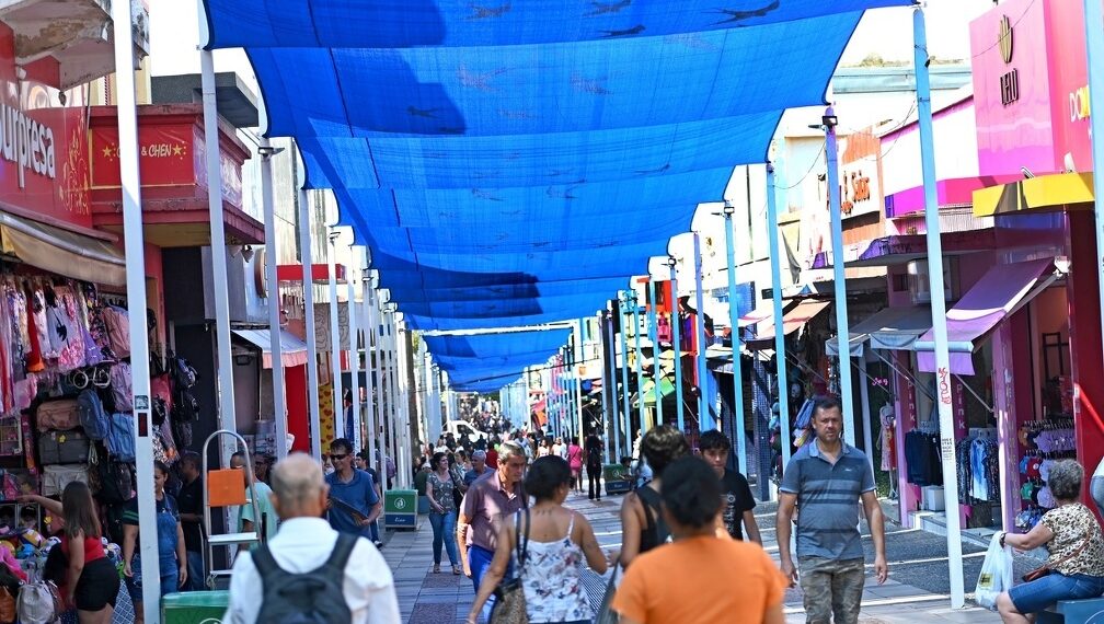 Comércio brasileiro registra maior queda em quase quatro anos