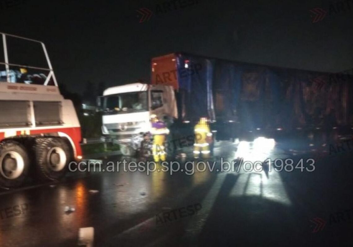 Batida entre carreta e SUV interditou a Anhanguera por quase 2 horas em Valinhos