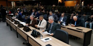 Vereadores aprovam LDO de 2027 e reajuste dos servidores em Campina