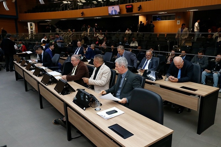 Vereadores aprovam LDO de 2027 e reajuste dos servidores em Campina