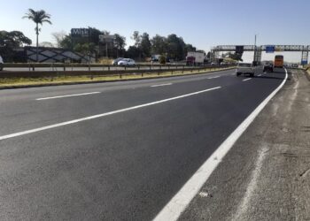 Tarcísio anuncia estudo para implantação de terceira faixa na Rodovia SP-304