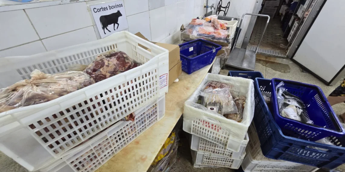 Fiscalização localiza e destrói mais de 400 quilos de alimentos vencidos em Indaiatuba