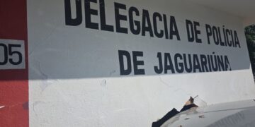 Caminhonete invade delegacia após motorista sofrer mal súbito em Jaguariúna