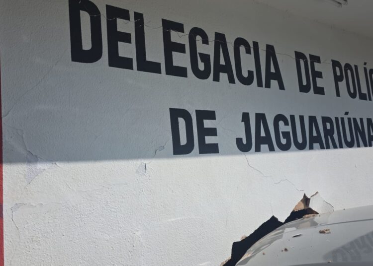 Caminhonete invade delegacia após motorista sofrer mal súbito em Jaguariúna