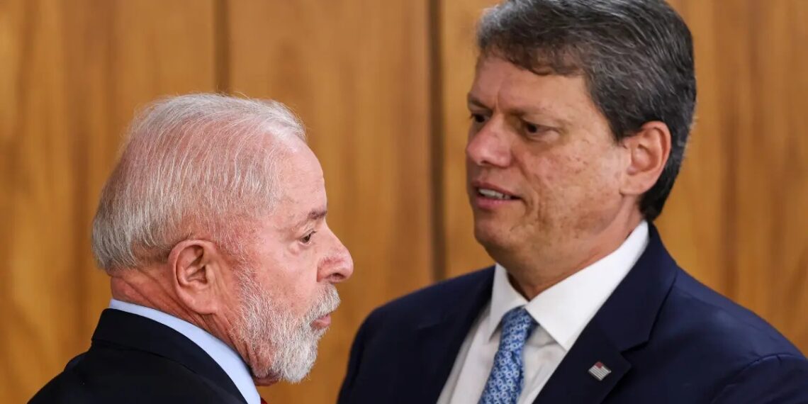 Tarcísio critica governo Lula e diz que gestão federal perdeu oportunidades econômicas
