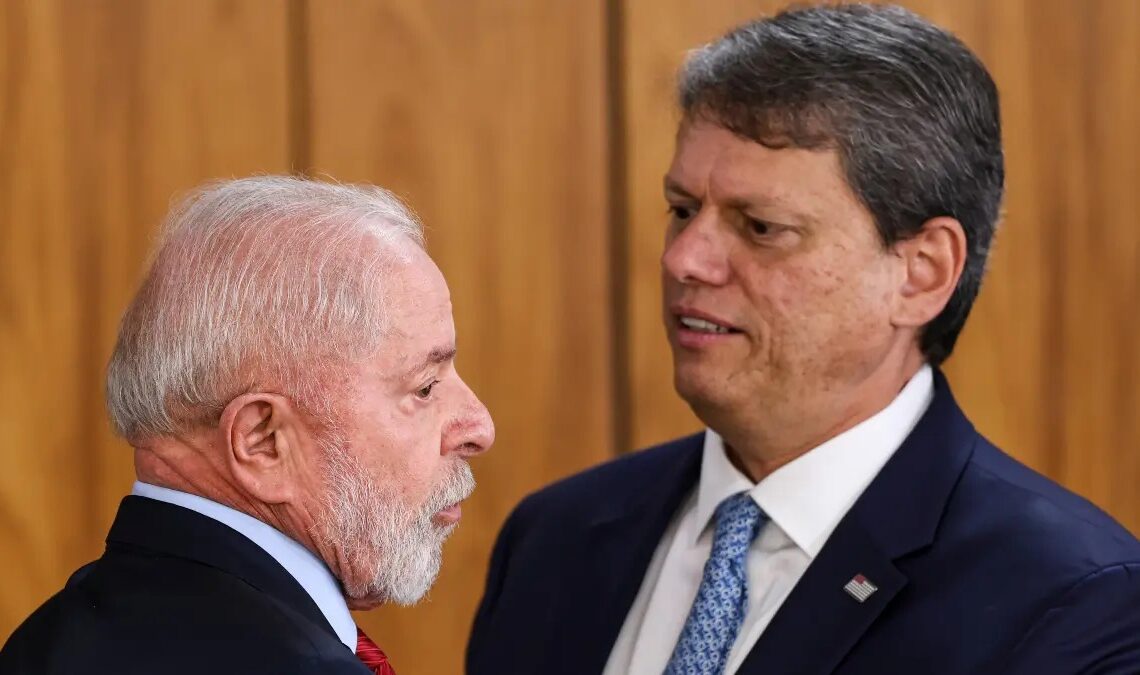 Tarcísio critica governo Lula e diz que gestão federal perdeu oportunidades econômicas