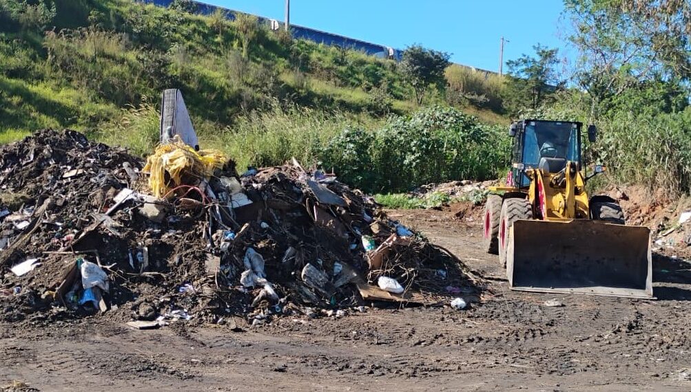 Mutirão recolhe 600 toneladas de lixo irregular no Ouro Verde –