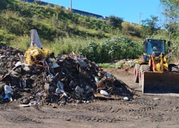 Mutirão recolhe 600 toneladas de lixo irregular no Ouro Verde –