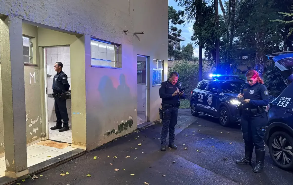 GCM flagra dois idosos em ato sexual em banheiro do Bosque Maria Thereza, em Limeira