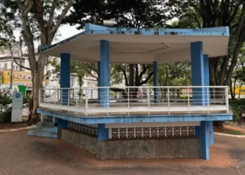 Dois homens são presos por ato sexual em banheiro de praça em Limeira