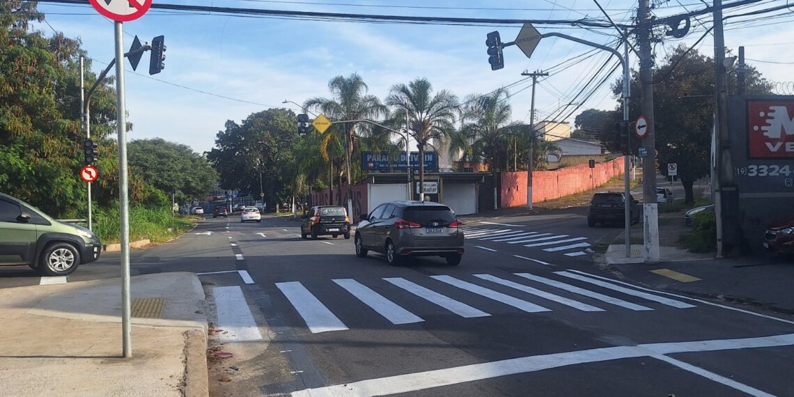 Cruzamento das Amoreiras com Faria Lima recebe semáforos para pedestres