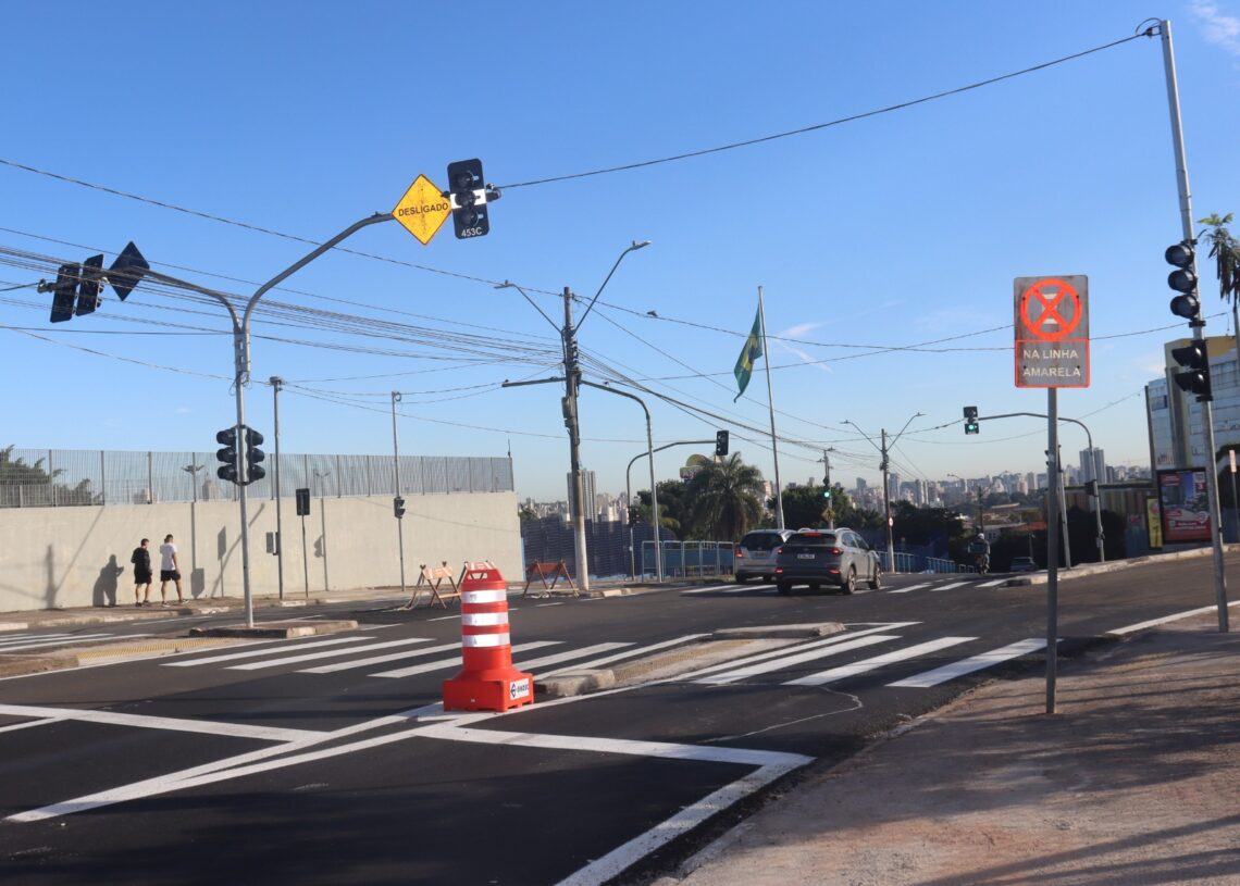A Emdec liga nesta terça-feira,  o novo semáforo inteligente no acesso à Universidade Paulista, no  Swift.