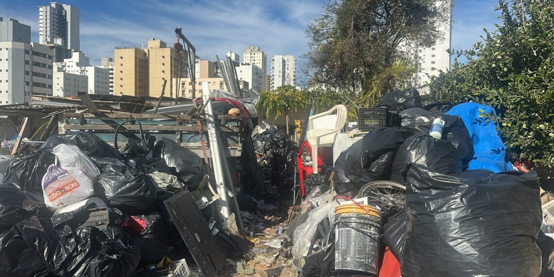 Prefeitura fecha depósito clandestino de reciclagem no Cambuí e aplica multa de R$ 25 mil