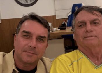 Flávio diz que Bolsonaro “foi enterrado vivo” por Moraes; aliados reagem