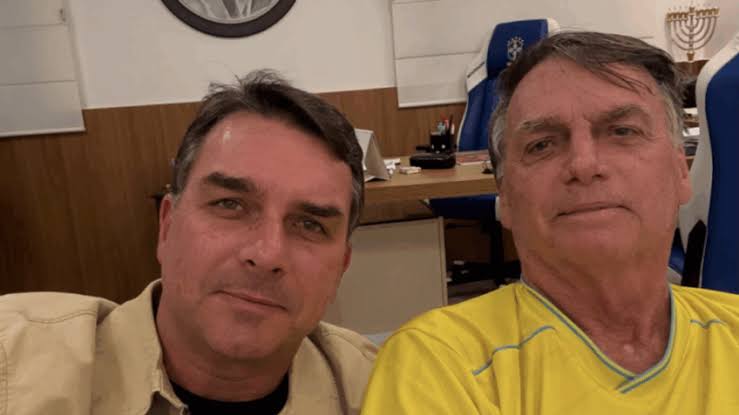 Flávio diz que Bolsonaro “foi enterrado vivo” por Moraes; aliados reagem
